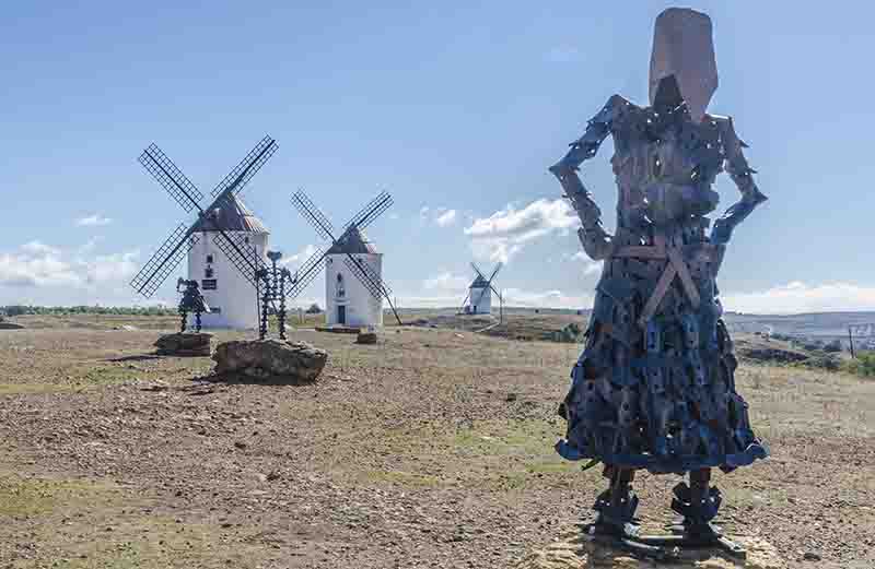 Cuenca - Mota del Cuervo 33 - molinos de viento y monumento al Quijote.jpg